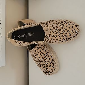Womens Tom's platform slip ons